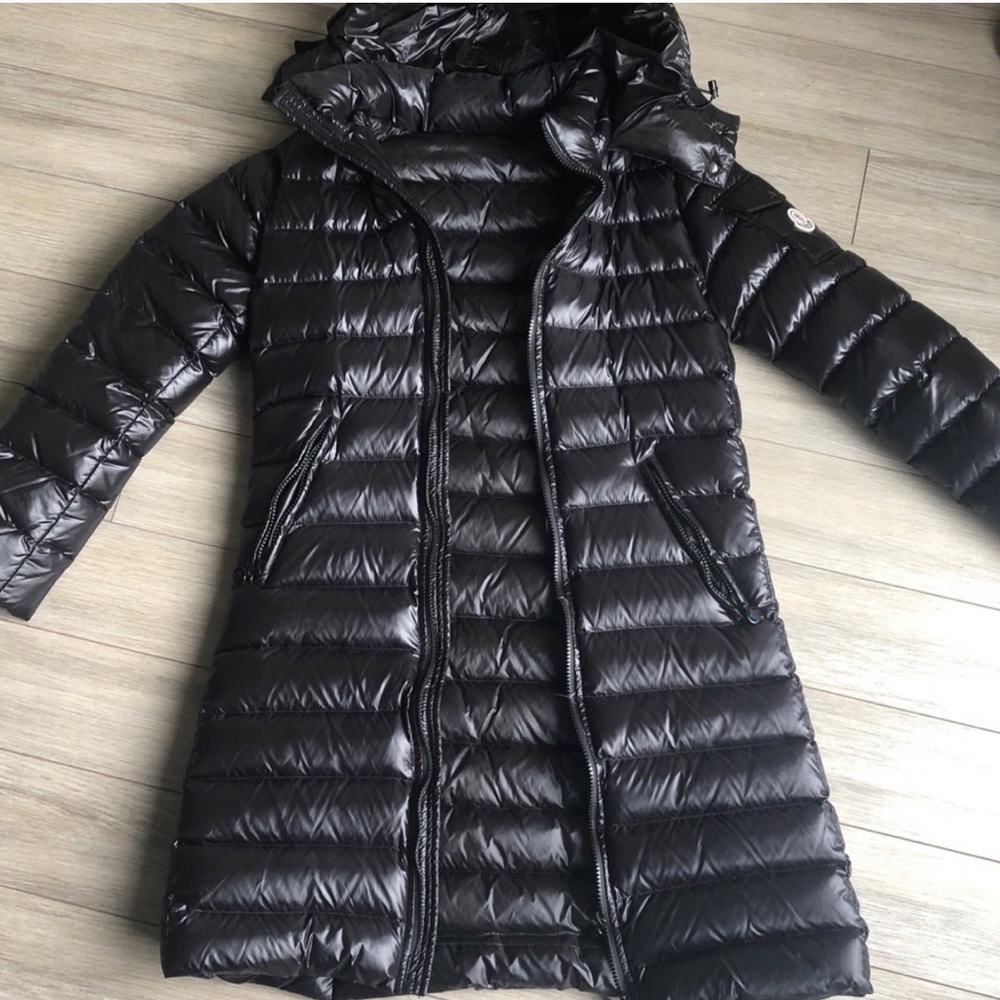 Authentic moncler coat size 1 10/10 condition